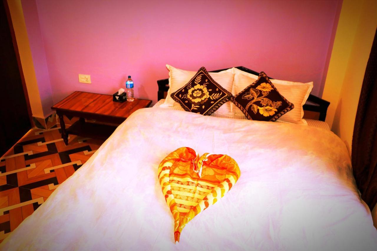 Hotel National Park Sauraha- Homely Stay And Peaceful Location With Jungle Safari Arrangements Eksteriør bilde