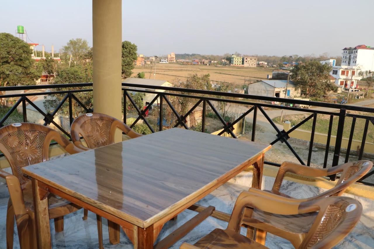 Hotel National Park Sauraha- Homely Stay And Peaceful Location With Jungle Safari Arrangements Eksteriør bilde