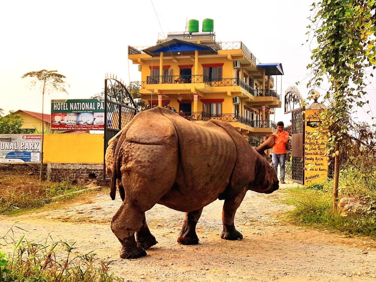 Hotel National Park Sauraha- Homely Stay And Peaceful Location With Jungle Safari Arrangements Eksteriør bilde