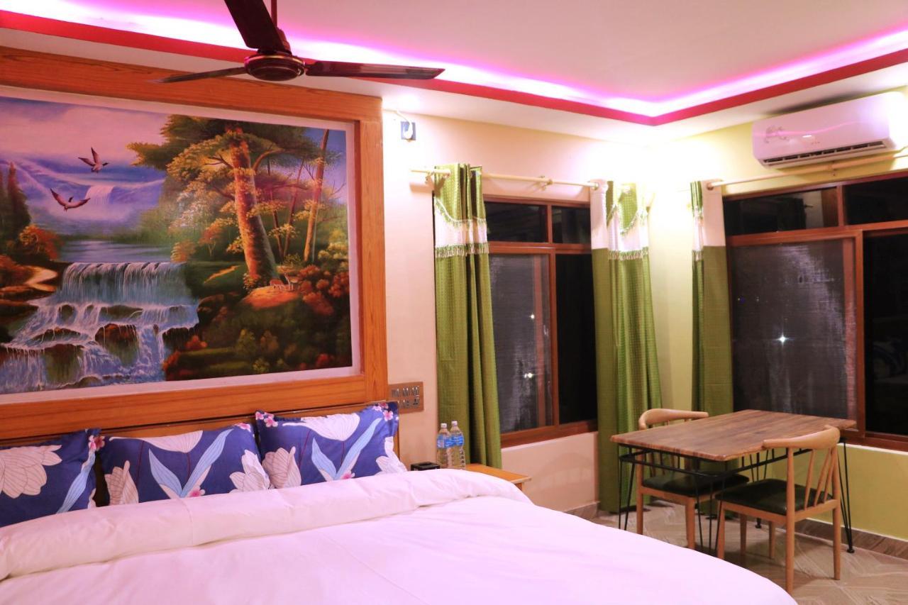 Hotel National Park Sauraha- Homely Stay And Peaceful Location With Jungle Safari Arrangements Eksteriør bilde