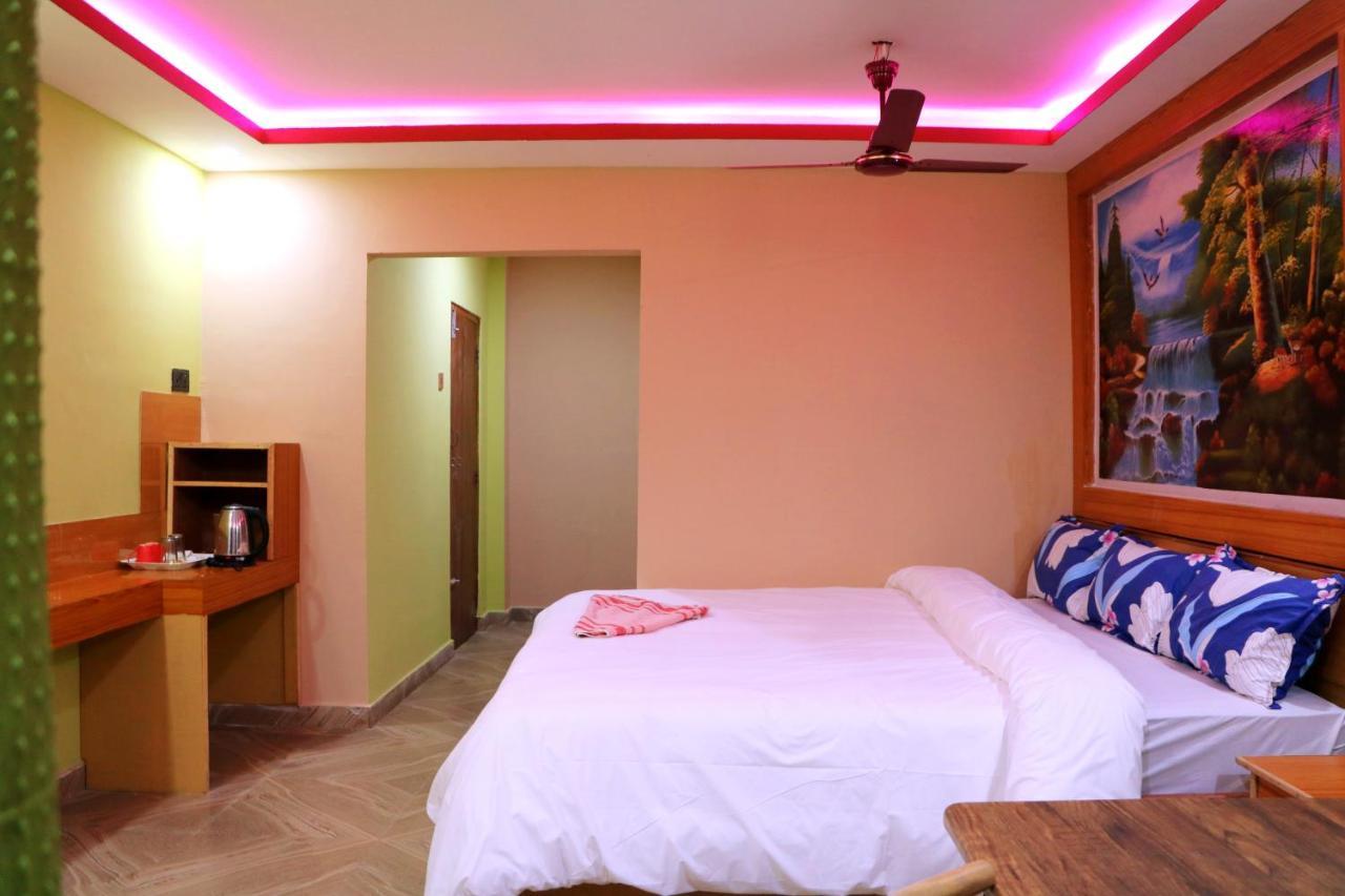 Hotel National Park Sauraha- Homely Stay And Peaceful Location With Jungle Safari Arrangements Eksteriør bilde
