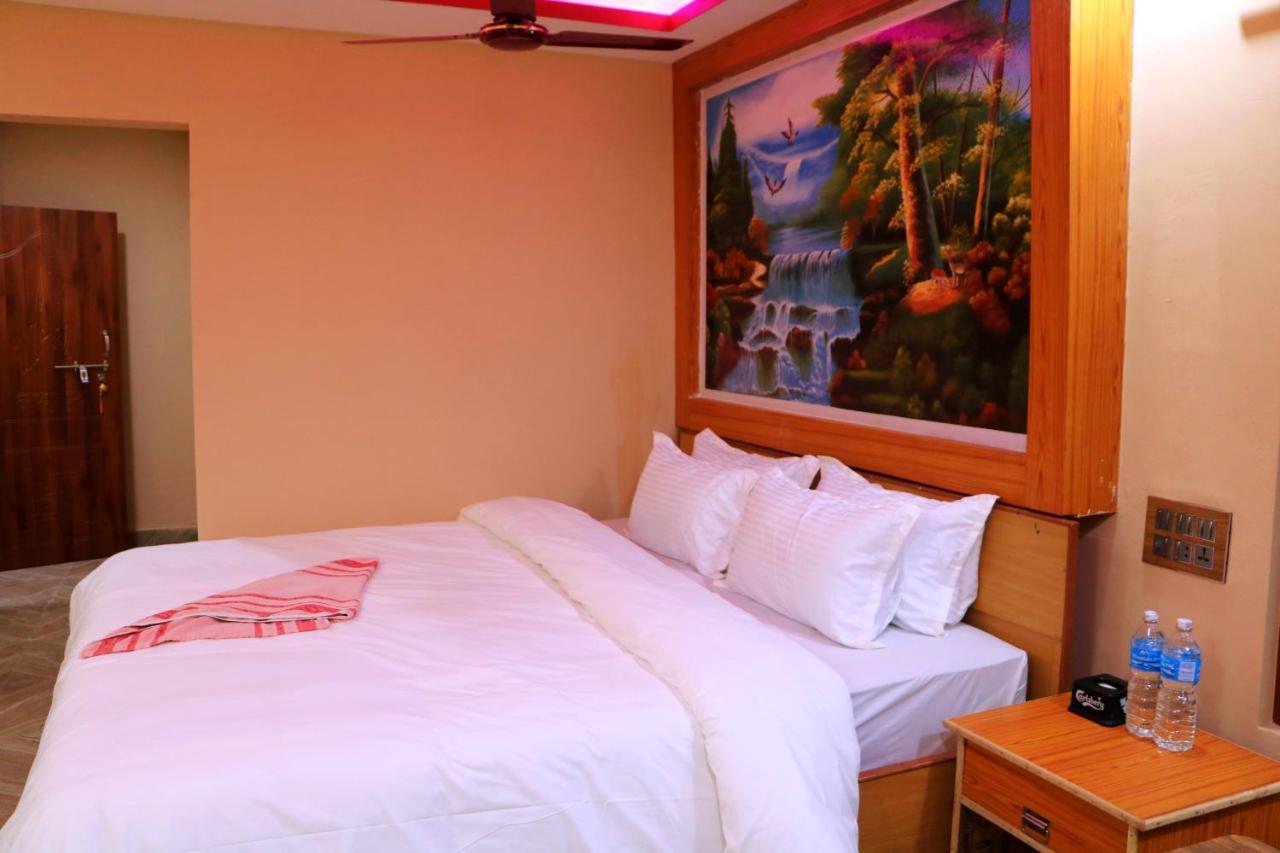 Hotel National Park Sauraha- Homely Stay And Peaceful Location With Jungle Safari Arrangements Eksteriør bilde