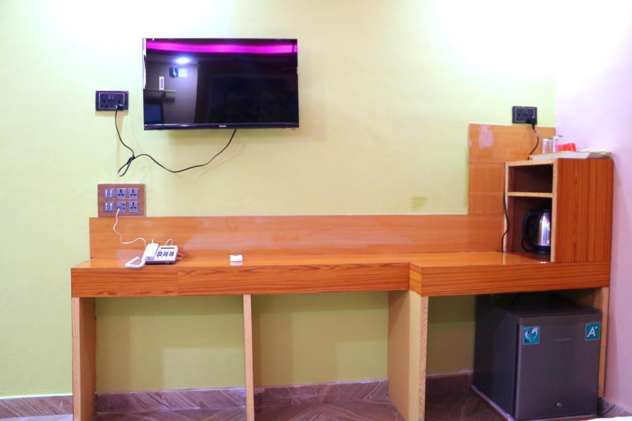 Hotel National Park Sauraha- Homely Stay And Peaceful Location With Jungle Safari Arrangements Eksteriør bilde