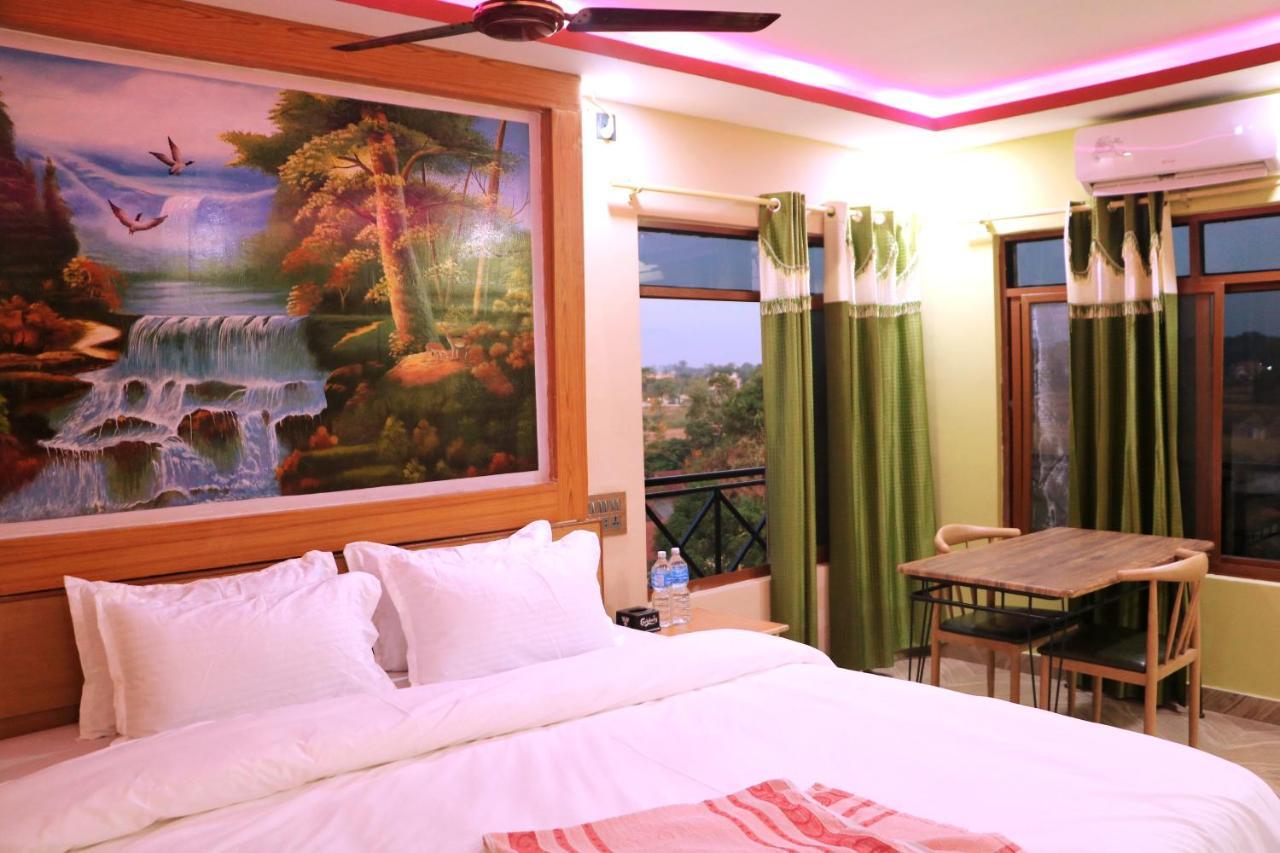 Hotel National Park Sauraha- Homely Stay And Peaceful Location With Jungle Safari Arrangements Eksteriør bilde
