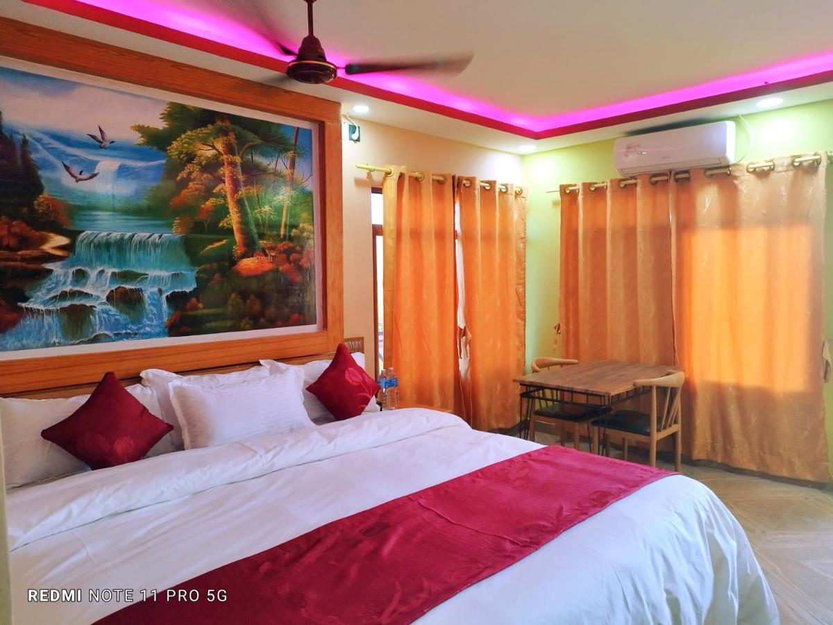 Hotel National Park Sauraha- Homely Stay And Peaceful Location With Jungle Safari Arrangements Eksteriør bilde