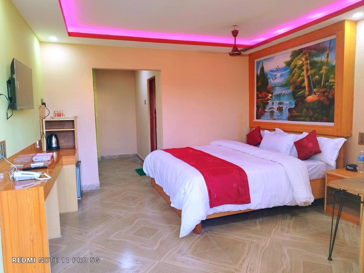 Hotel National Park Sauraha- Homely Stay And Peaceful Location With Jungle Safari Arrangements Eksteriør bilde