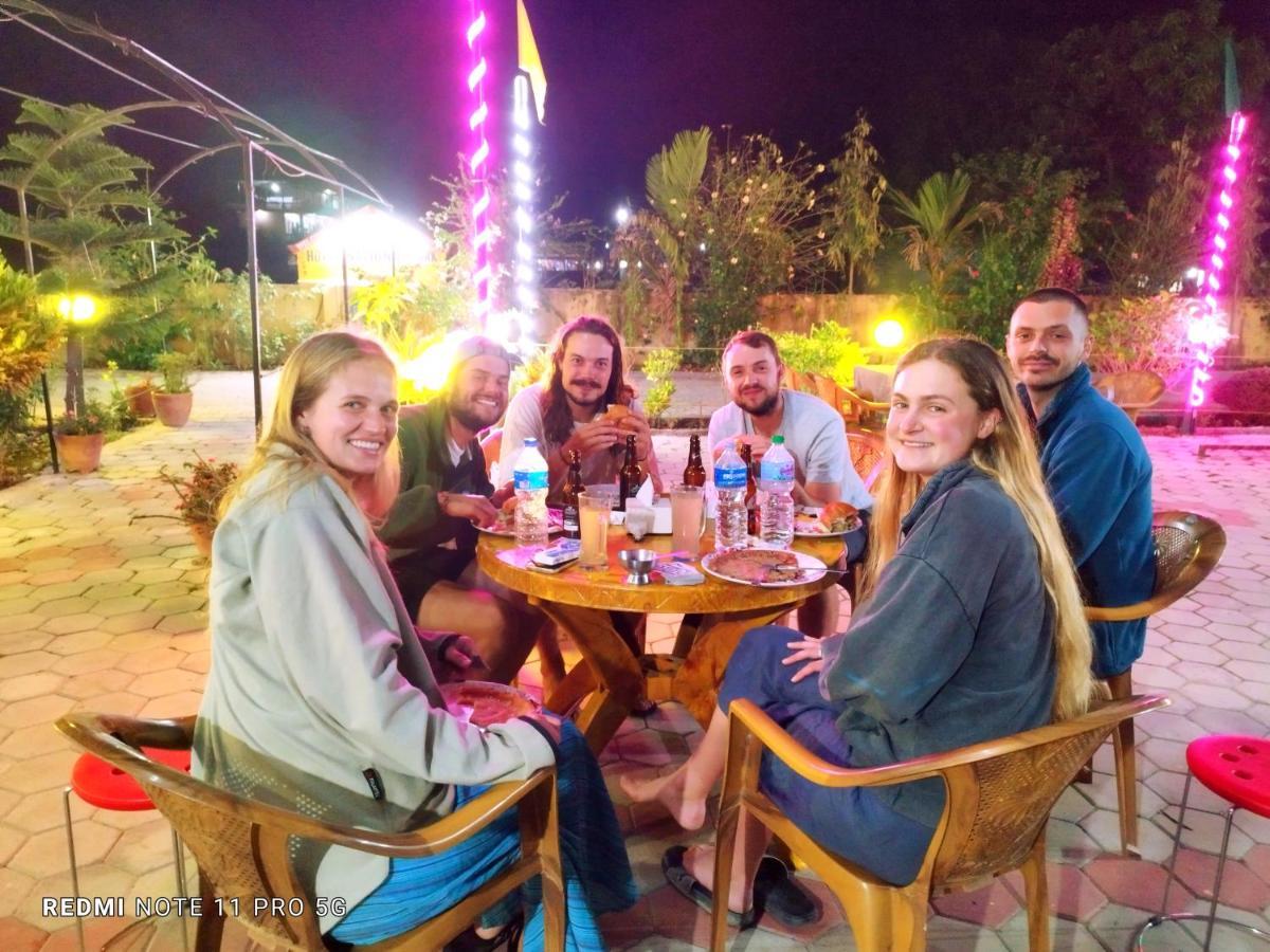 Hotel National Park Sauraha- Homely Stay And Peaceful Location With Jungle Safari Arrangements Eksteriør bilde