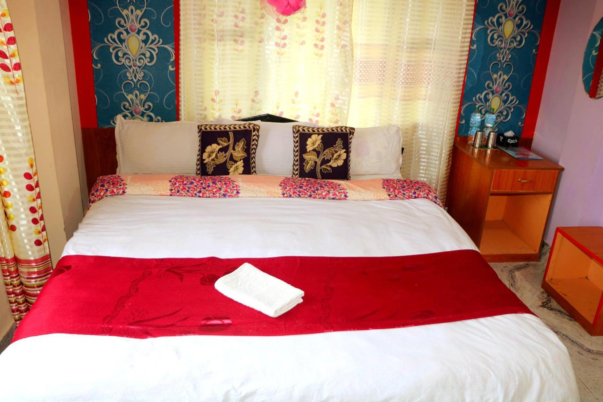 Hotel National Park Sauraha- Homely Stay And Peaceful Location With Jungle Safari Arrangements Eksteriør bilde