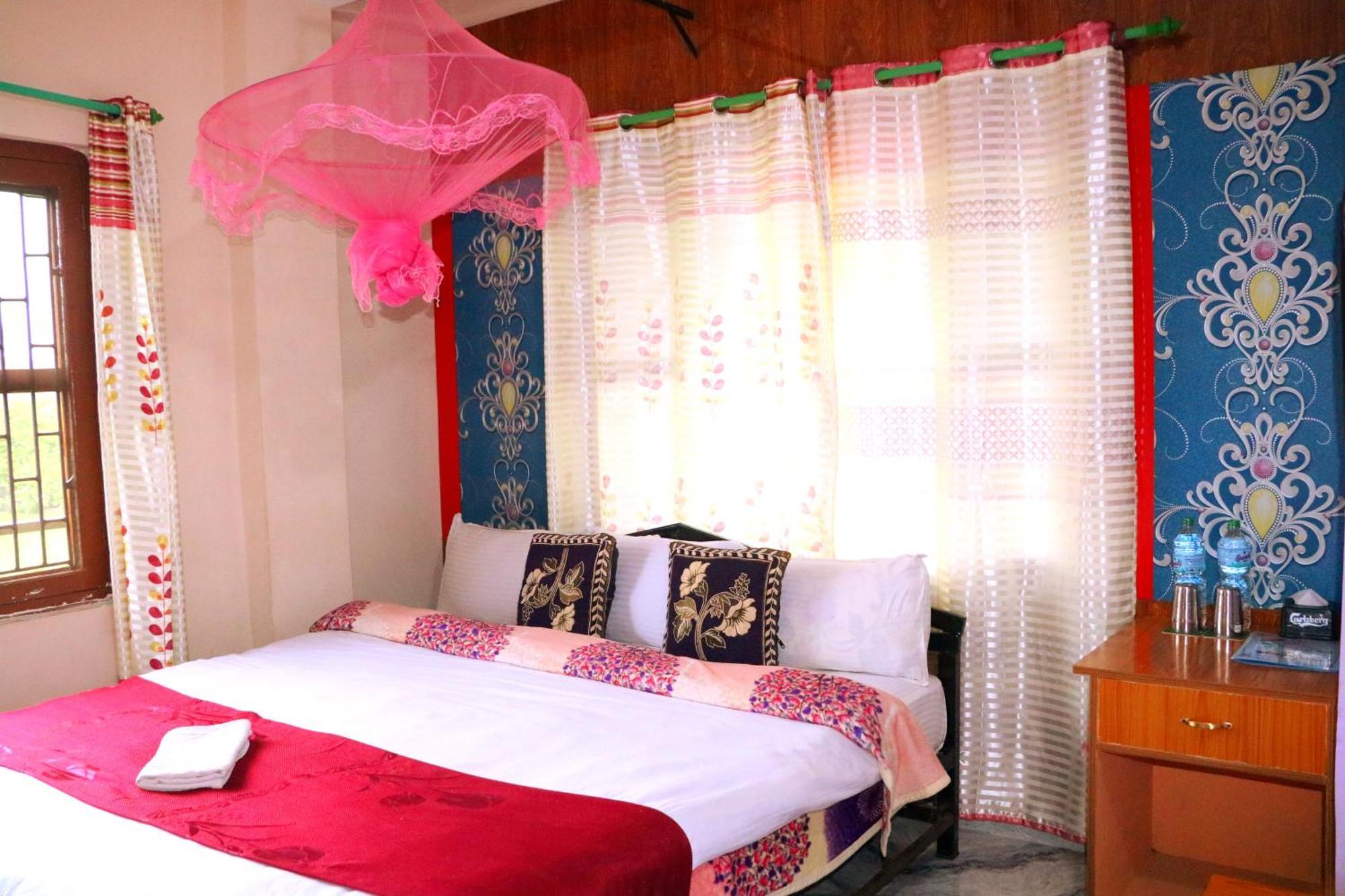 Hotel National Park Sauraha- Homely Stay And Peaceful Location With Jungle Safari Arrangements Eksteriør bilde