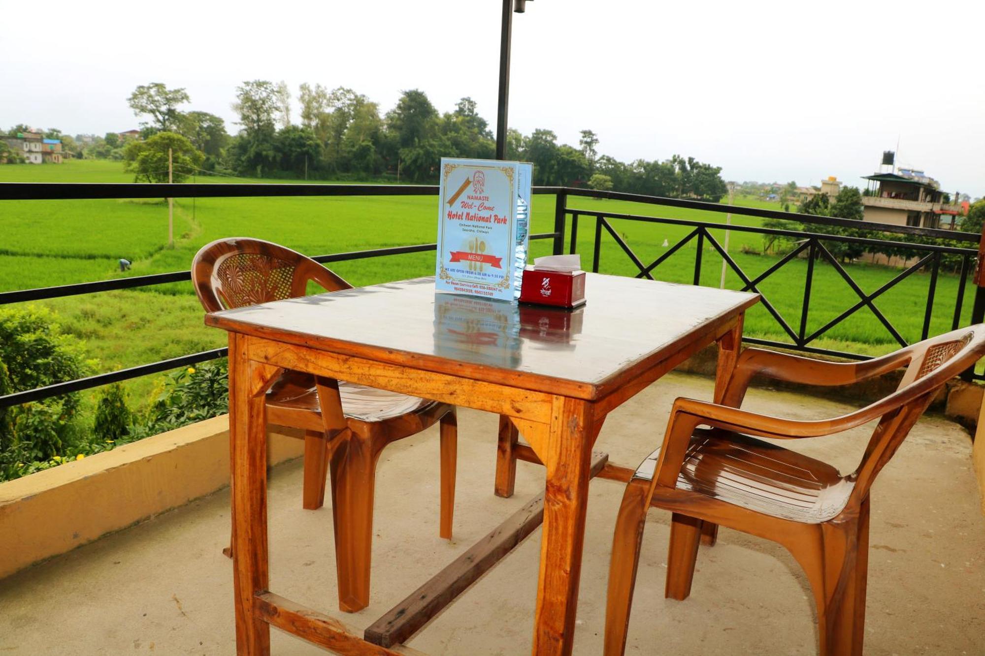Hotel National Park Sauraha- Homely Stay And Peaceful Location With Jungle Safari Arrangements Eksteriør bilde
