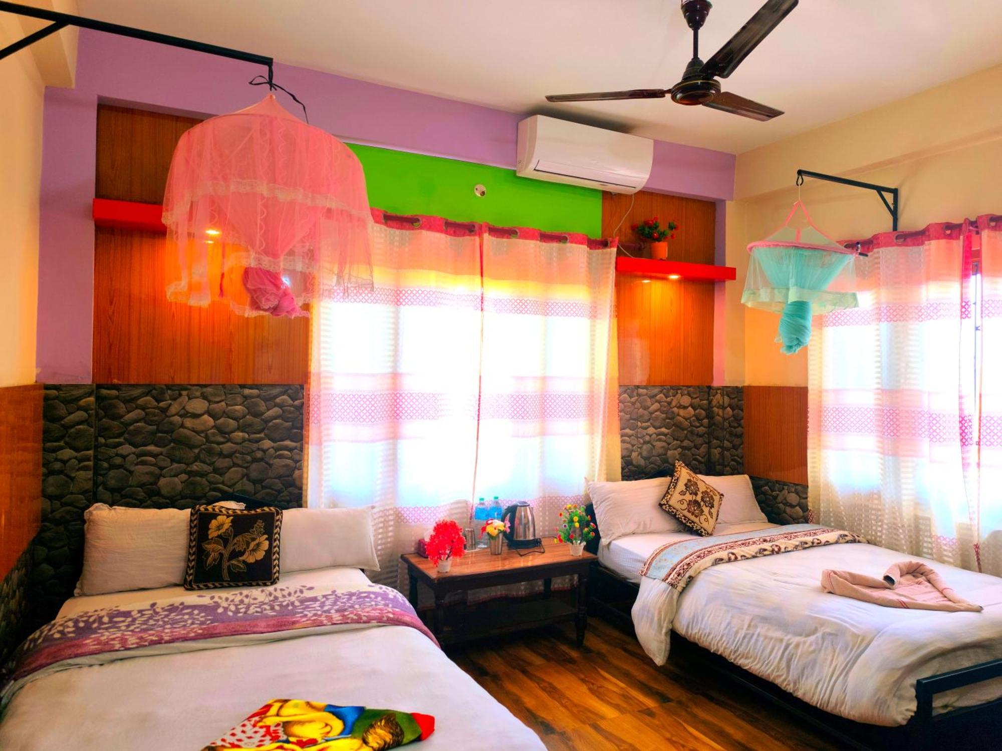 Hotel National Park Sauraha- Homely Stay And Peaceful Location With Jungle Safari Arrangements Eksteriør bilde