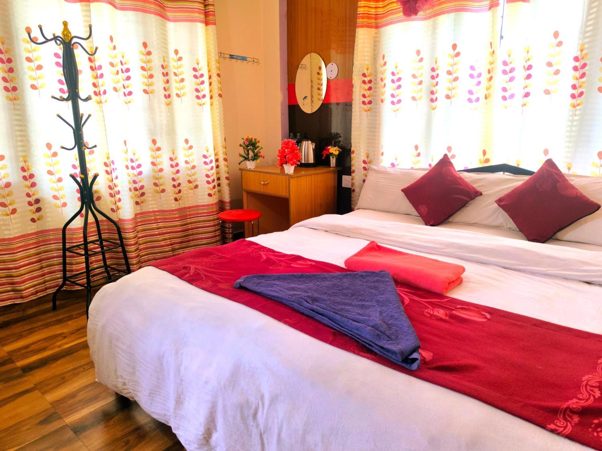 Hotel National Park Sauraha- Homely Stay And Peaceful Location With Jungle Safari Arrangements Eksteriør bilde